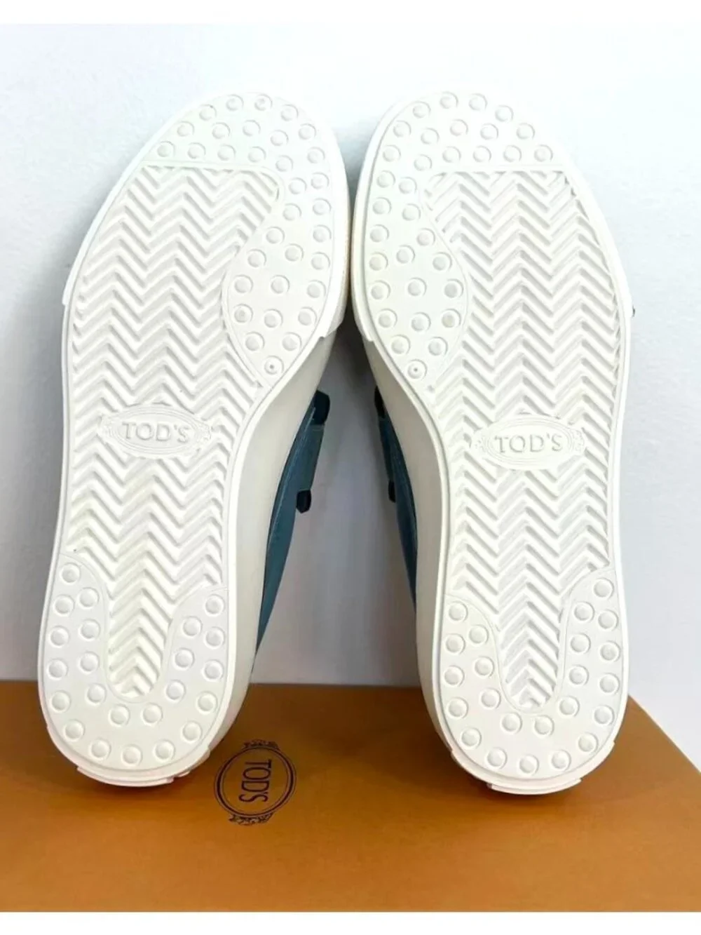 Tod’s Women’s Catena Pelle Slip-on Leather Sneakers Light Blue EU38